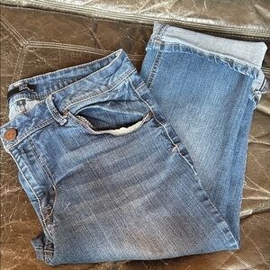 1822 Denim Boyfriend Demin Capri Shorts in Classic Blue